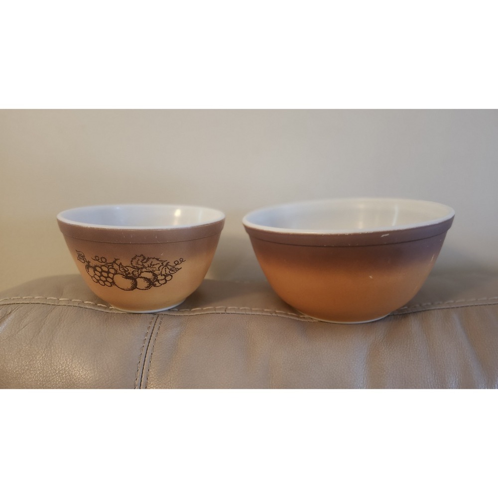 Set of 2 Pyrex Old Orchard Nesting Mixing Bowls Brown Harvest Fruit